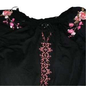 𝅺RBX size XL black & coral embroidered short  sleeve top banded hem